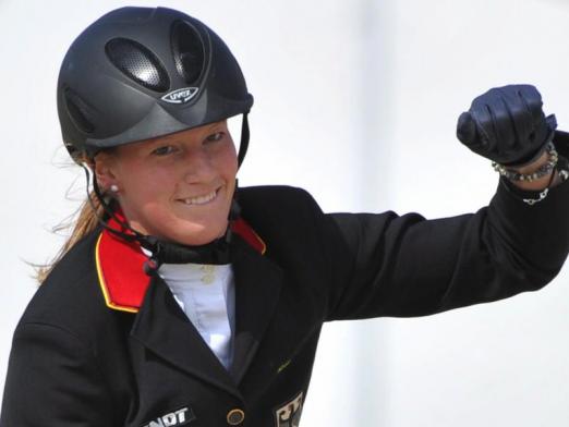 Foto: Sandra Auffarth ist mit dem Team auf Titelkurs - Fotograf: Jochen Lübke - dpa