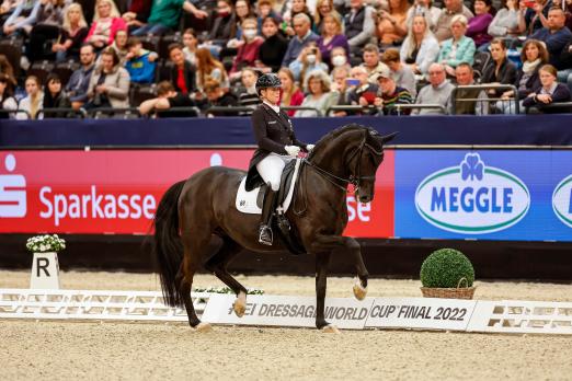 Foto: Isabell Werth und Weihegold OLD zelebrieren bei der PARTNER PFERD in Leipzig ihren letzten gemeinsamen Auftritt - Fotograf: Sportfotos-Lafrentz.de