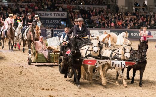 Foto: Der Schau-Wettkampf der Reit- und Fahrvereine ist der erste grosse Hingucker der VR CLASSICS - Fotograf: Thomas Hellmann