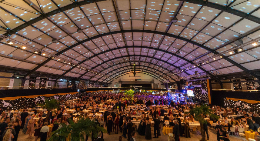 Foto: Wieder ein großes und fröhliches Ereignis - der 22. Ball der Pferdefreunde in den Holstenhallen Neumünster - Fotograf: ostseefotograf.com