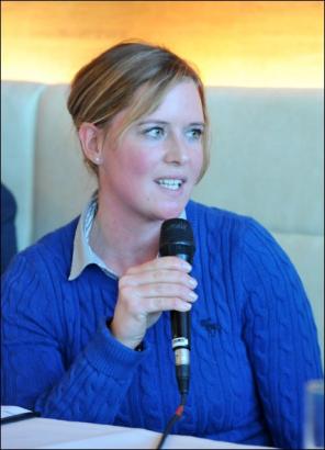 Foto: Für Nina Brand (NÖ) wird ein Kindheitstraum wahr, sie darf auf Einladung von Veranstalter Josef Göllner beim CSI5* reiten - Fotograf: Nini Schäbel