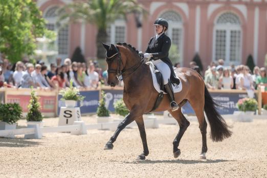 Foto: Wiesbadener Mädchen trumpft im Grand Prix auf: Evelyn Eger - Fotograf: TomsPic