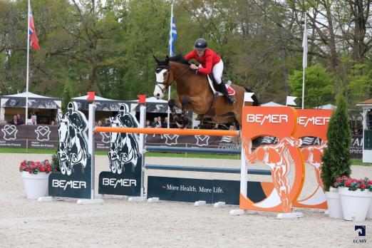 Foto: Shirel SCHORNOZ (SUI) und OBAMA DU SOUFFLET gewinnen die zweite Wertungsprüfung der BEMER Young Riders Tour in Compiègne (FRA 27. - 30. April 2023) - Fotograf: Agency Ecary