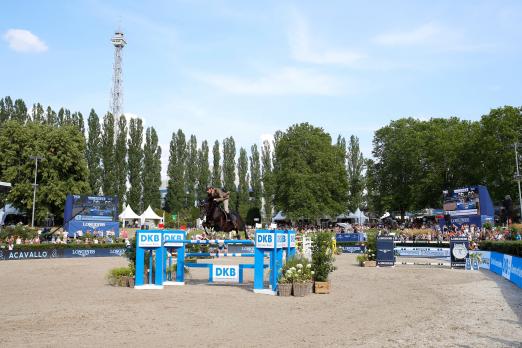 Foto: Alberto Zorzi (ITA) gewann das Championat der Deutschen Kreditbank AG von Berlin im Sommergarten unter dem Funkturm - Fotograf: Stefano Grasso / LGCT