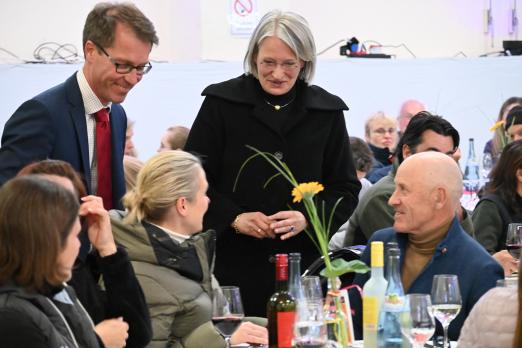 Foto: Andrew Hoy ersteigerte die Kat.-Nr. 2 Aaron Copland - Fotograf: Pferdezuchtverband Baden-Württemberg e.V.