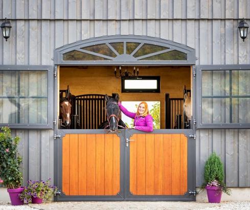 Foto: Die neuen Boxen auf Schloss Falkenhaus - Fotograf: Slawik Equine Photography