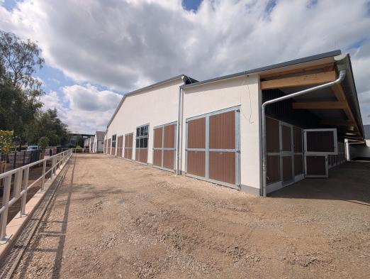 Foto: Das neue Stallgebäude in Aachen - Fotograf: Röwer & Rüb Foto: Das neue Stallgebäude in Aachen - Fotograf: Röwer & Rüb