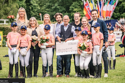 Foto: Jury, Gewinner und Organisatoren des wehorse Courage Awards 2025 - Fotograf: wehorse