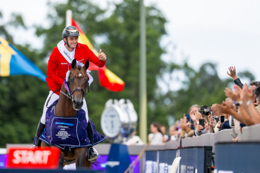 Foto: Richard Vogel ist Europameister im Springreiten 2025 - Fotograf: FEI/Benjamin Clark