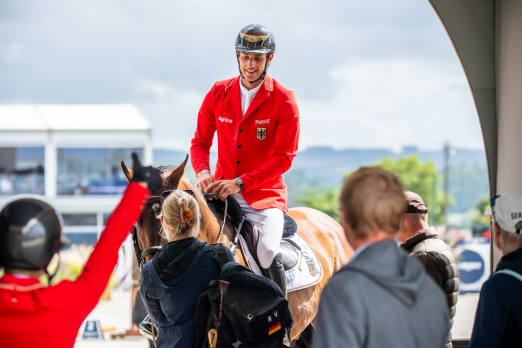 Foto: Richard Vogel ist Europameister im Springreiten 2025 - Fotograf: FEI/Lukasz Kowalski