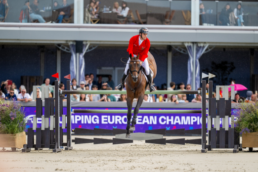 Foto: Richard Vogel ist Europameister im Springreiten 2025 - Fotograf: FEI/Benjamin Clark