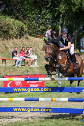 Foto: Springen bei den Leonberger Reiterspielen - Fotograf: RFV Leonberg