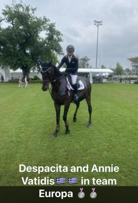 Foto: Die Griechin Annie Mayo Vatidis/Despacita vom zweitplatzierten Team Europa, jeweils 4 Punkte in den Umläufen des Finalspringens 