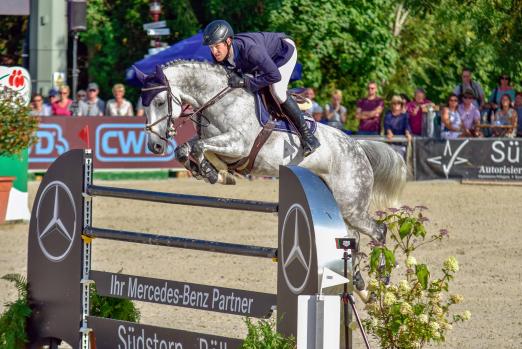 Foto: Max Weishaupt auf der 8-jährigen Omerta Incipit (Levisonn x Candillo) - Fotograf: Tim Heide