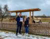Foto: Jürgen Blum, Geschäftsführer der Hippo Veranstaltungs GmbH Rechts: Stefanie Seifert, Hausleitung des Albert-Schweitzer Familienwerks Bayern e.V.