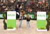 Foto: Kevin Staut (FRA) gewinnt mit Vendome d'Anchat die erste Qualifikation des KASK Youngster Cup, Franziska Wulfsberg (EN GARDE), Giulia Mazzalupi (KASK) - Fotograf: Thomas Hellmann