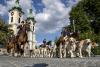 Foto: Der große Festumzug läutet traditionell das Internationale S. D. Fürst Joachim zu Fürstenberg-Gedächtnisturnier Donaueschingen ein - Fotograf: sportfotos-lafrentz.de