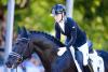 Foto: Maddox Mart brillierte unter Jessica Lynn Thomas vor allem im Galopp vor Wiesbadens Schloss - Fotograf: TomsPic.de