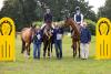 Foto: Marko Krüger und Hergen Forkert (rechts) gratulieren den Hannoveraner Champions der fünfjährigen Geländepferde: Butt’s Liam, Alfie Undercover (beide Antonia von Baath) und Kiltimon Karl (Elena Otto-Erley) - Fotograf: Hannoveraner Verband