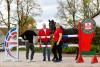 Foto: Hanna Eyler und Kay Schröder von der SALVANA Tiernahrungs GmbH freuen sich gemeinsam mit Arne Brodersen, Geschäftsführer der Ströh Handelsgesellschaft mbH, auf den Start des Hunter Cups 2024 - Fotograf: RathmannVerlag/Tina Siebenhaar