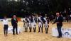 Foto: Die strahlenden Platzierten im DERBY Dressage Cup U25: Mareike Gerhard (Turnierleitung) und Peter Olsson (Chef der Richtergruppe) sowie Christoph Hess (Veranstalter) gratulieren Sabrina Geßmann (Münster), Janet Egbers (Haftenkamp), Sophia Funke (Cappeln), Joao Victor Marcari Oliva (Brasilien) und Mareike Flege (Königslutter) v.l. - Fotograf: Kaspar Funke) 