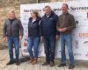 Letzte Vorbereitungen an den Holstenhallen abgeschlossen: v.li. Harm Sievers, Merve Henningsen, Richard Theurer (Sponsor) und Thomas Voß - Fotograf: Pegamo Networks)
