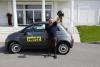 Foto: It’s a Hertz! Geoff Billington und sein Leihwagen von Hertz Autovermietung - Fotograf: Manfred Leitgeb