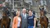 Foto: ALRV-Präsident Carl Meulenbergh mit Kristina Sprehe (rechts) und Meredith Michaels-Beerbaum. Im Hintergrund die Aachener Stadtreiter.