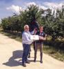 Foto: Dr. Gerd Kellner mit Hans-Dieter Dreher und Embassy II bei der Übergabe unseres Profistollenkoffers in Eimeldingen (Gestüt Grenzland). - Fotograf: GEKE EQUITEC GmbH