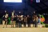 Foto: Das Team des Reitvereins Westwalddistrikt u.U. e.V. Nettelsee sicherte sich bei den VR CLASSICS in Neumünster den Titel der Röschmann TEAM TROPHY 2024. Röschmann Landhandel GmbH gratulierte als Sponsor und Namensgeber der Mannschaftsserie - Fotograf: Photo Rocket