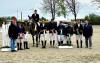 Foto: Gruppenbild mit Pferd - zu Kai Terhoeven Urselmanns und Stargirl haben sich die Kollegen einfach "zu Fuss" gesellt, auch Turnierchef Holger Hetzel - Fotograf: Lehmeyer