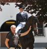 Foto: Thomas Rhinow, stellvertretender Auktionsleiter des Oldenburger Pferde Zentrums Vechta, trainiert Grand Prix Reiterin Bernadette Brune und ihren Hengst Spirit of the Age OLD. - Fotograf: Becker