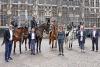 Foto: Mit einer Abordnung der Aachener Stadtreiter freuen sich vor der Kulisse des Aachener Rathauses (v.l.) Michael Mronz, Isabell Werth, Stefanie Peters, Sibylle Keupen und Frank Kemperman auf den CHIO Aachen 2022 - Fotograf: CHIO Aachen/ Andreas Steindl