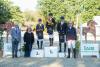 Foto: Die neuen Deutschen Meister der Amateur-Springreiter (v.l. Silber: Veronika Müller, Gold: Christin Lehrfeld, Bronze: Thomas Miesner), Richter und Titelsponsor Malte Laub (ganz re.) gratulieren - Fotograf: Buerstätte