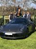 Foto: Nicolas und Sören Pedersen mit Richard Bruels (2.v.r.) vom Porsche Zentrum Bremen und Stefan Maraun (Porsche Zentrum Oldenburg), sowie einer Schülerin der Reitanlage Pedersen - Fotograf: Pedersen/ privat