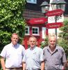Foto: (v.l.) SPV-Geschäftsführer Thomas Münch mit Helmut Höhnle vom Jägerhof und Vermarkter Fritz Müller