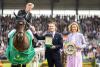 Foto Der Sieger des Rolex Grand Prix beim CHIO Aachen 2023, Marcus Ehning, gemeinsam mit Rémi Corpataux (Geschäftsführer Rolex Deutschland GmbH) und ALRV-Präsidentin Stefanie Peters - Fotograf: CHIO Aachen/Jasmin Metzner