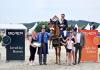 Foto: Siegerehrung der sechsten Etappe der BEMER Young Riders Tour - BEMER Partner Sandra Smit-Bartsch, Ringmaster Pedro Cebulka, Sieger Ansgar Holtgers jun., Diana mit Lilly Kasselmann, Michael Holtgers - Fotograf: Foto Mhisen