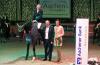 Foto: Peter Jorias, Vorstandsmitglied der Aachener Bank e.G. und ALRV-Aufsichtsrat Stefanie Peters gratulieren Philipp Schulze Topphoff, dem Sieger im Großen Preis der Aachener Bank e.G. bei den Aachen Jumping Youngstrars - Salut Festival - Fotograf: Fotostudio Marx 