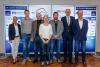 Foto: Freuen sich auf die VR Classics in den Holstenhallen: v.l. Bettina Schockemöhle, Springreiter Harm Lahde, Paul Schockemöhle, Dressurreiterin Emma Kanerva, Bernhard Bock (BEMER Int.AG), Dirk Dejewski (VR Bank Neumünster), Springreiter Thomas Voß - Fotograf: Stefan Lafrentz