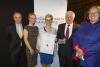 Foto: Laudatoren Hendrik Snoek und Lena Timm, Holsteiner Masters Geschäftsführerin Claudia Fuhs, Meteor-Preisträger 2017, Breido Graf zu Rantzau und Staatssekretärin Manuela Söller-Winkler - Fotograf: Stefan Stuhr