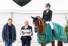 Foto: Lilly Marie Heins aus Selsingen sorgten in Verden für einen "Doppelerfolg" für Hannover - Erste Gratulanten waren Ursula Rühl (Liselott Rheinberger-Stiftung) und Dieter Meyer (Präsidiumsmitglied Hannoveraner Verband e.V.) - Fotograf: J. Fellner
