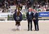 Foto: Karl von Rohr, stellvertretender Vorstandsvorsitzender der Deutschen Bank, gratuliert zusammen mit dem Präsidenten des Aachen-Laurensberger Rennvereins e.V., Carl Meulenbergh, der Siegerin Isabell Werth - Fotograf: CHIO Aachen/ Michael Strauch