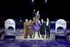Foto: Ann Kathrin Linsenhoff und Tochter Marie Linsenhoff gratulieren dem Sieger Tim Rieskamp-Goedeking (GER) auf Coldplay mit Stadträtin Ia Hauck und Dr. Pierre Dominique Prümm (Vorstandsmitglied der Frapot AG) - Fotograf: Reitsport-Hellmann