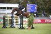 Foto: Youngster-Final-Sieger Nisse Lüneburg und Look at Me R mit Torsten Denker (li.) und dem Vorsitzenden des Pferdesportverbands Schleswig-Holstein e.V., Dieter Medow - Fotograf: Tierfotografie Huber