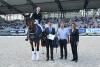 Foto: Dem Sieger gratulieren u.a. Joris Kaanen, Geschäftsführer Havens (links) und Stefanie Peters, Mitglied des ALRV-Aufsichtsrats - Fotograf: CHIO Aachen/ Michael Strauch