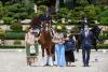 Foto: Corona-konforme Siegerehrung beim Schafhofs Jugendfestival für Juniorin Emma Nielen und Fazz vh Bloemenhof. Gratulationen kamen von Katharina Hironimus-Dalic (equimus), Ann Kathrin und Marie Linsenhoff, sowie dem Chefrichter der CDIJ-Prüfung Hans Voser (Schweiz) - Fotograf: Sabine Wegener/ equitaris