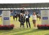 Foto: Dem Sieger Scott Brash gratulieren Oliver Leber, Vertriebsdirektor Allianz Köln und ALRV-Präsidentin Stefanie Peters - Fotograf: CHIO Aachen/ Michael Strauch