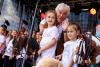 Foto: Stargast Zuckowski singt mit Kindern von Pferde - Fotograf: Sportfotos-Lafrentz.de