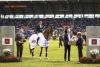 Foto: Das Foto zeigt Stephan de Freitas Barcha auf Chevaux Hex Lup Imperio Egipcio, das Siegerpaar im Feinkost Käfer-Preis, gemeinsam mit Michael Käfer und Ulli Minges (Vorstand der Feinkost Käfer GmbH und Geschäftsführer der Kaffee-Rösterei Minges) sowie ALRV-Aufsichtsratsmitglied - Fotograf: CHIO Aachen/Leonie Minten